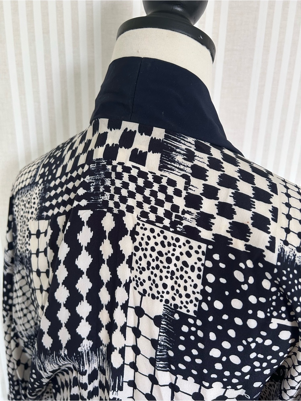 VTG Natori from Saks Fifth Ave Long Robe Navy/Cream with Kimono Sleeves Medium - Picture 6 of 10